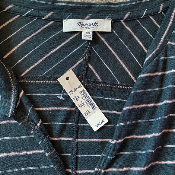 𝐌𝐚𝐝𝐞𝐰𝐞𝐥𝐥 𝐒𝐩𝐥𝐢𝐭𝐧𝐞𝐜𝐤 𝐓𝐞𝐞 𝐍𝐖𝐎𝐓 - Picture 3 of 5